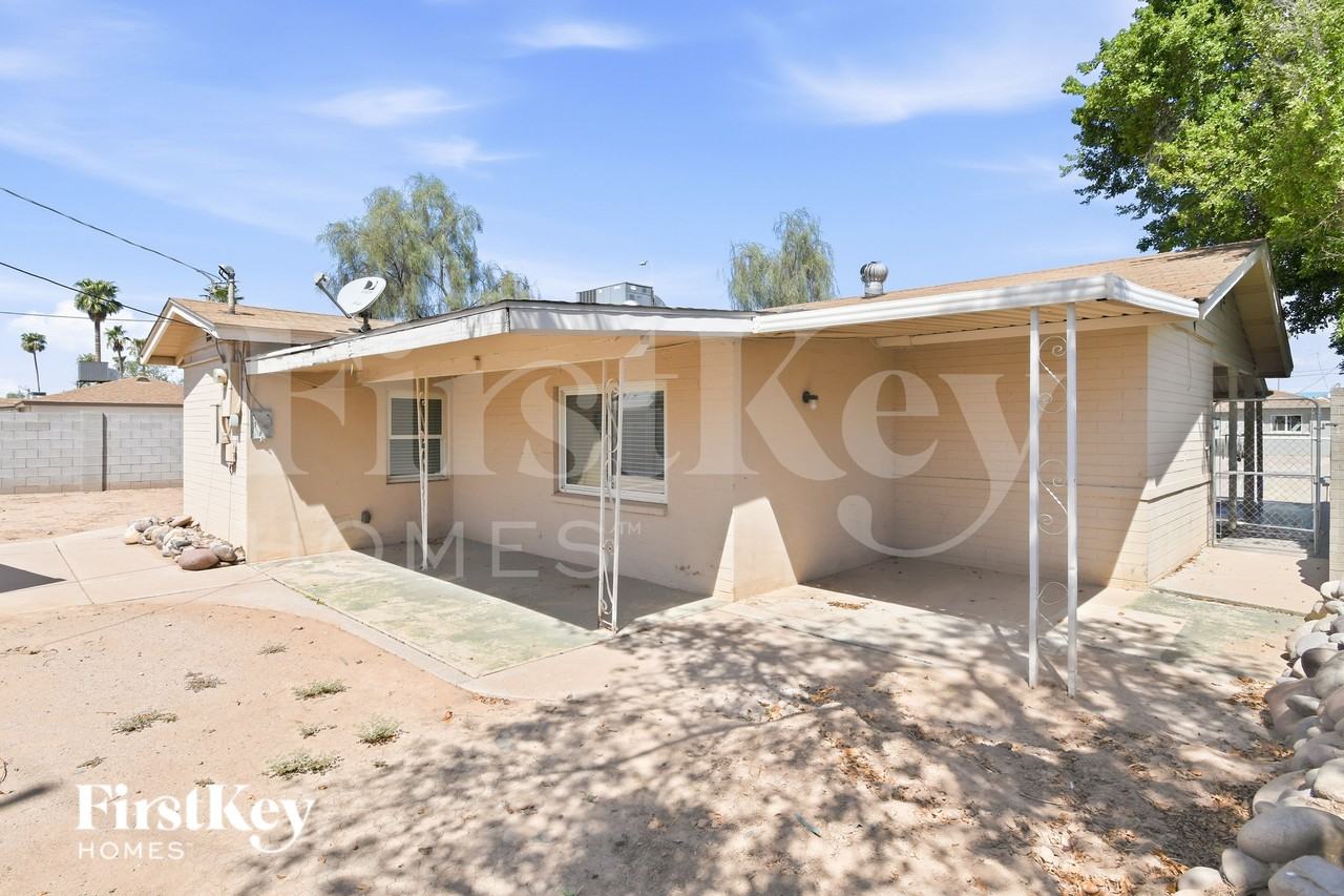 1439 W 7th St - Photo 2 of 16