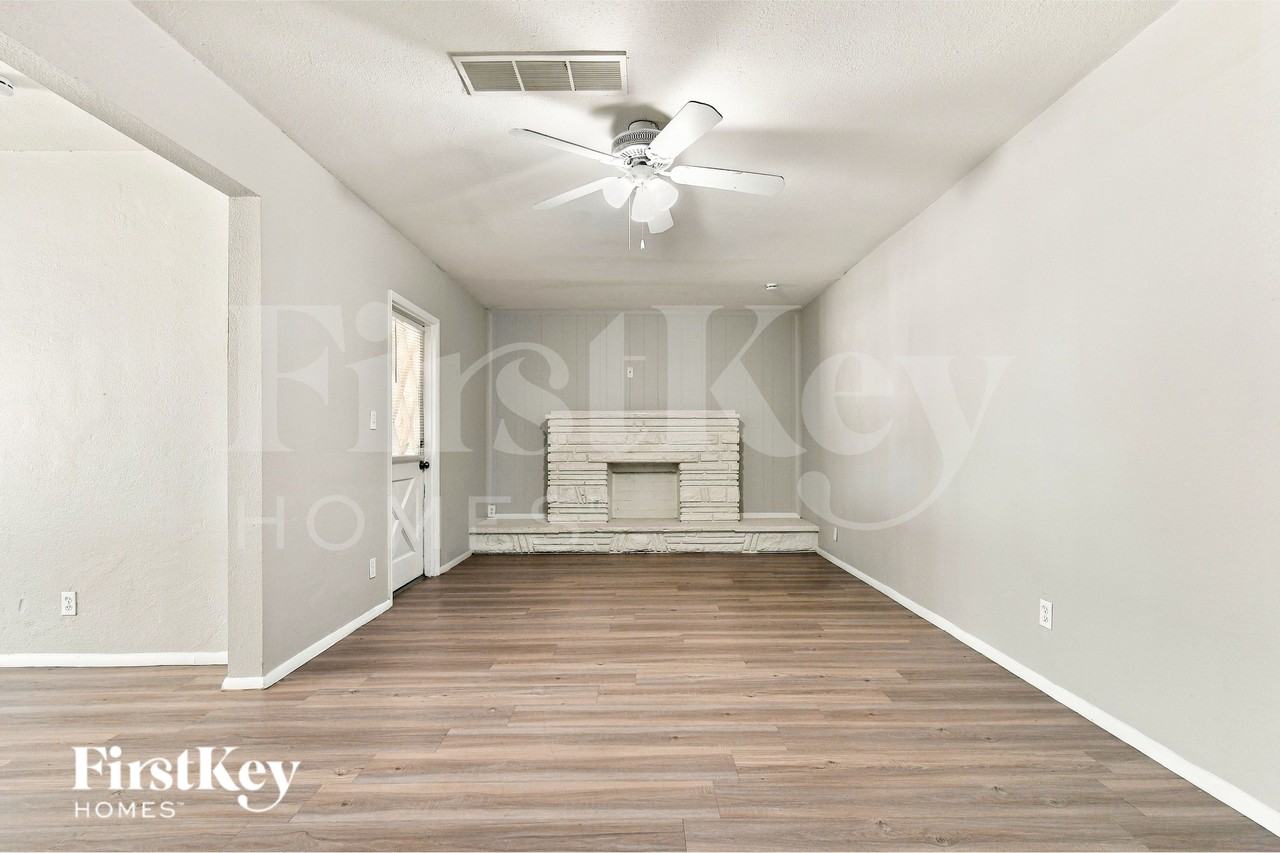 1439 W 7th St - Photo 4 of 16