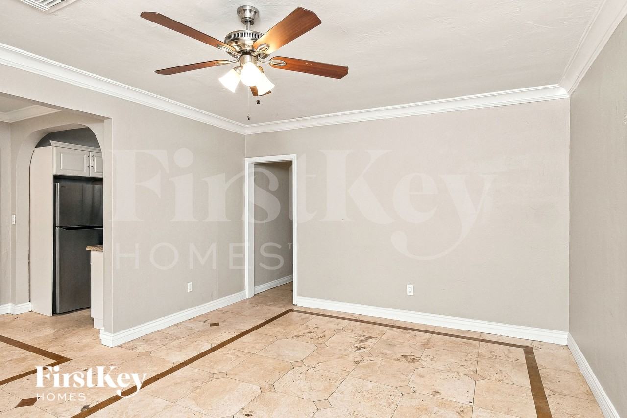 1379 Ne 178th St - Photo 3 of 17