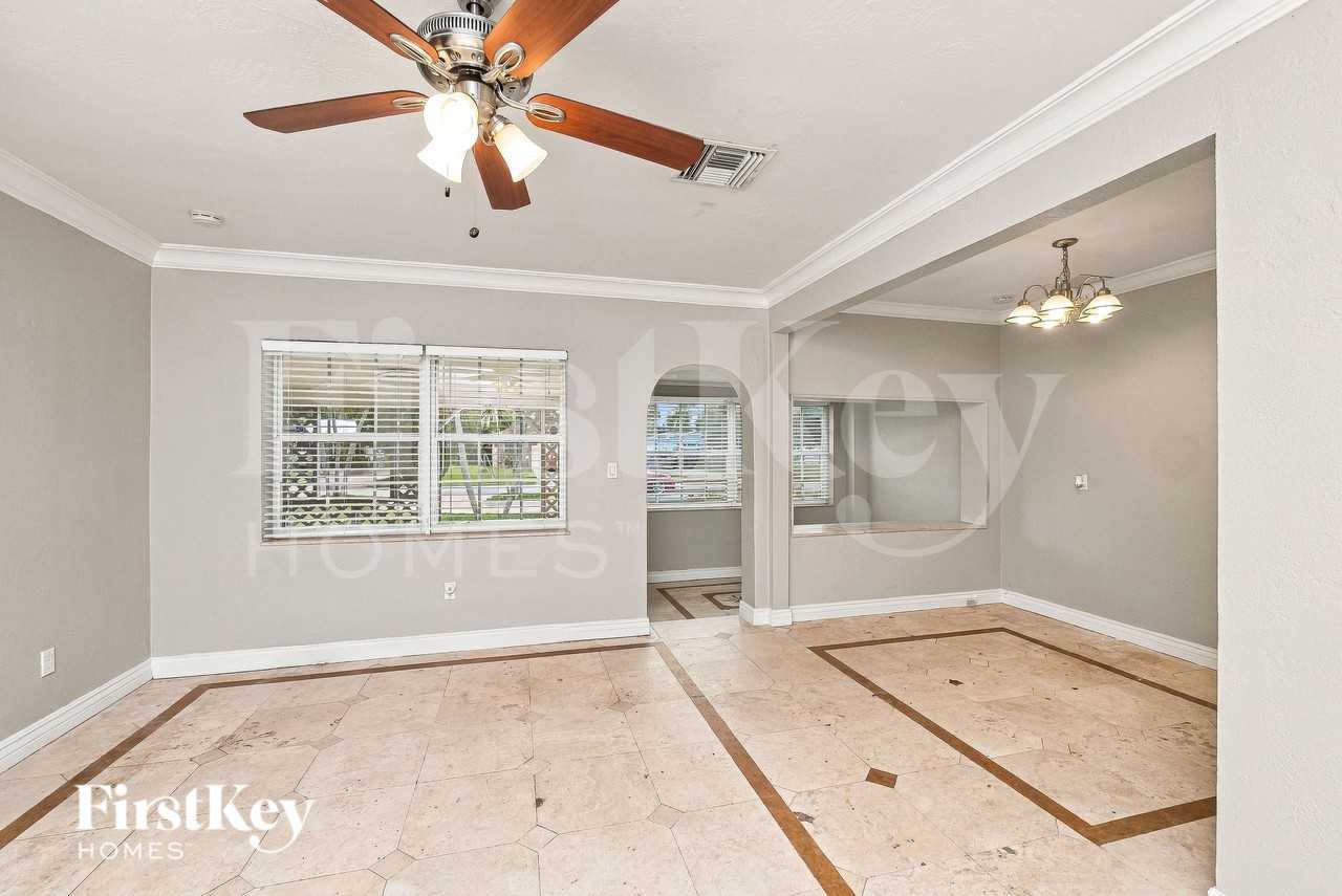 1379 Ne 178th St - Photo 5 of 17