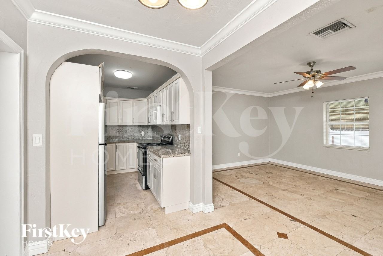 1379 Ne 178th St - Photo 6 of 17