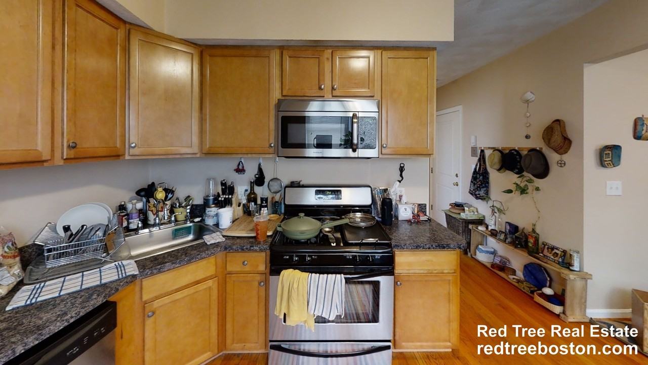 52 Brooks St #2 - Photo 2 of 9
