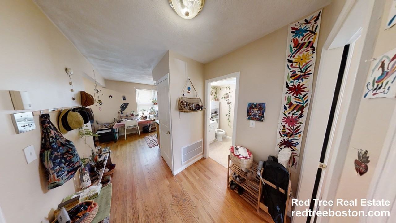 52 Brooks St #2 - Photo 4 of 9