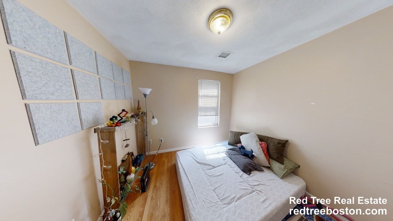 52 Brooks St #2 - Photo 5 of 9