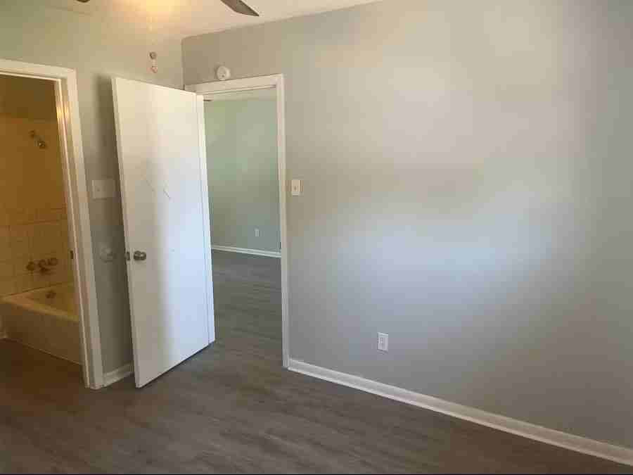 208 E Reagan Ave #208 - Photo 2 of 7