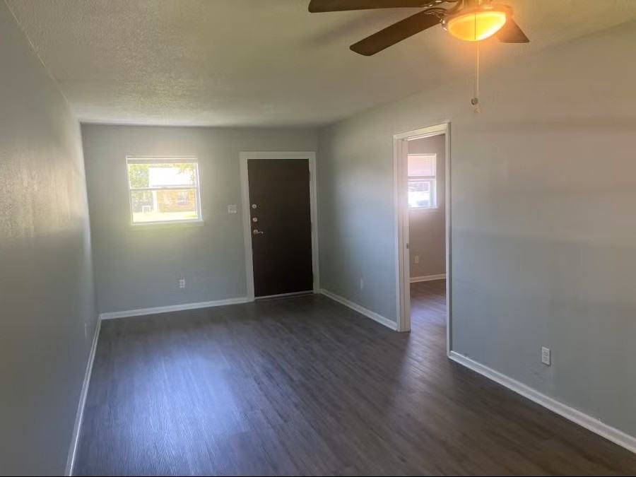 208 E Reagan Ave #208 - Photo 3 of 7