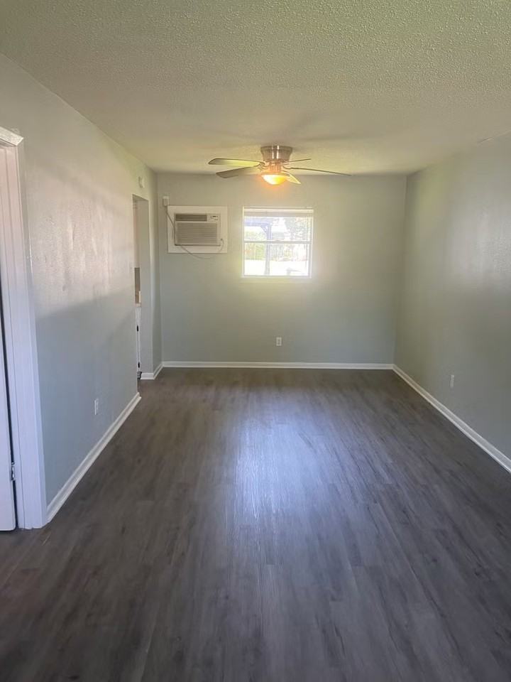 208 E Reagan Ave #208 - Photo 7 of 7