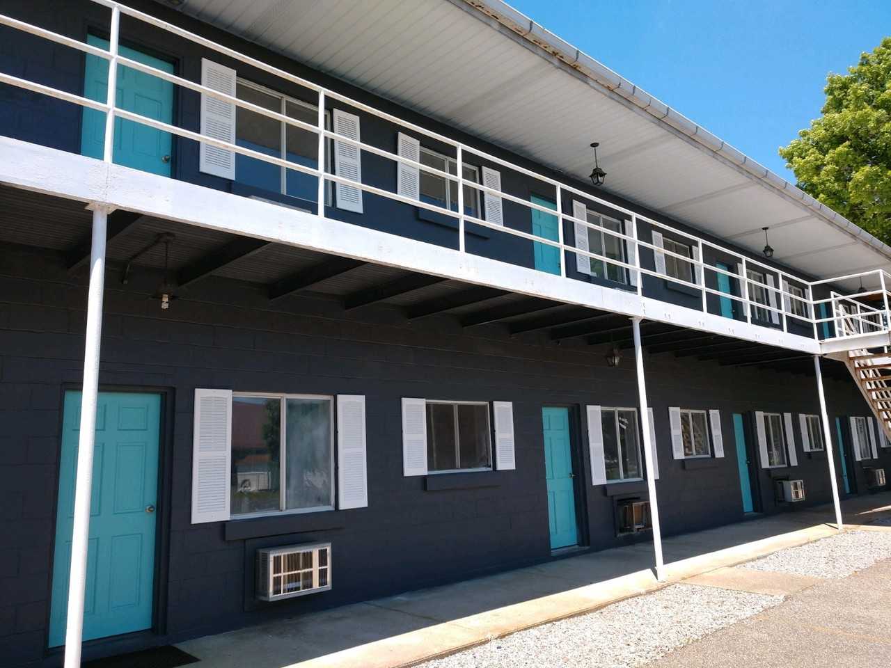3317 Franklin Ave #12