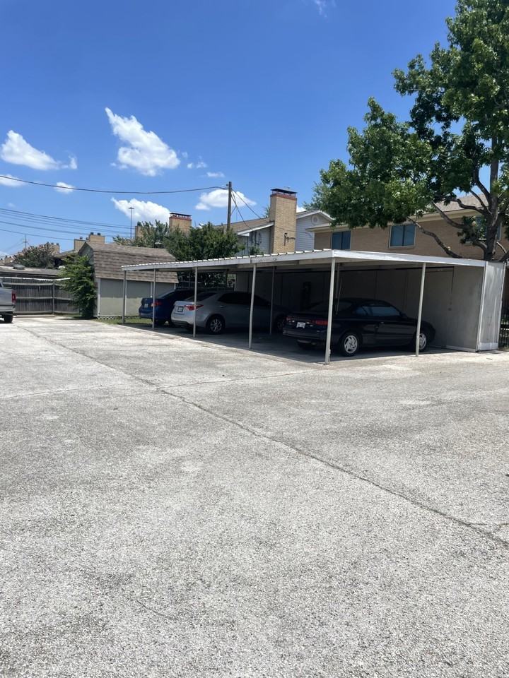 212 Wilshire Dr #D - Photo 2 of 11