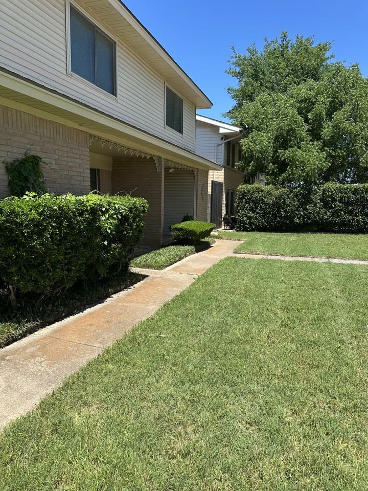 212 Wilshire Dr #D - Photo 4 of 11