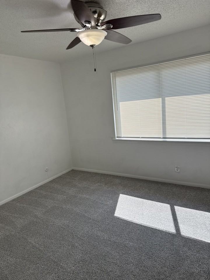 212 Wilshire Dr #D - Photo 5 of 11