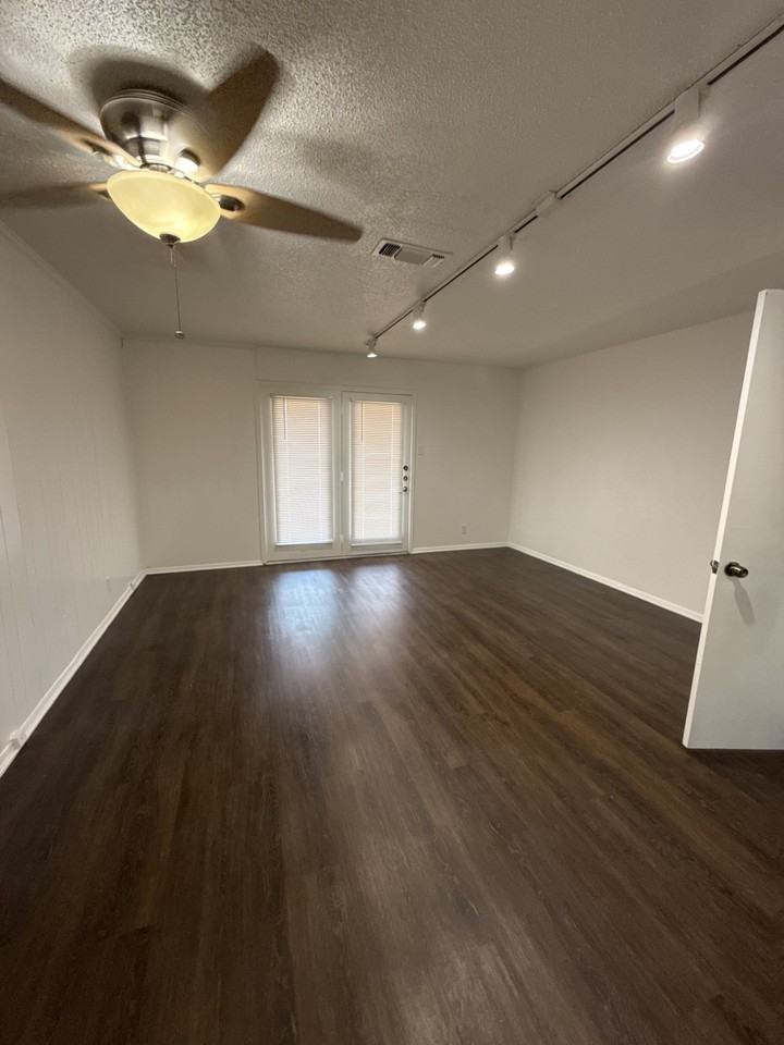 212 Wilshire Dr #D - Photo 6 of 11