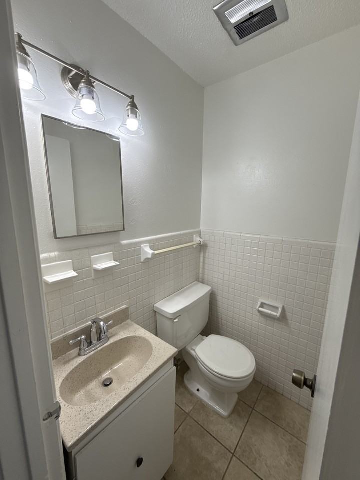 212 Wilshire Dr #D - Photo 7 of 11
