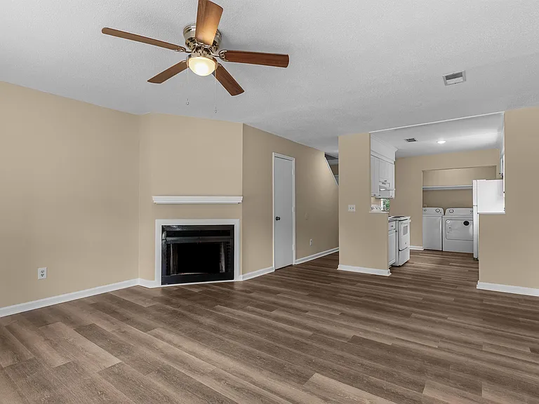207 Townes Ct #B - Photo 3 of 11