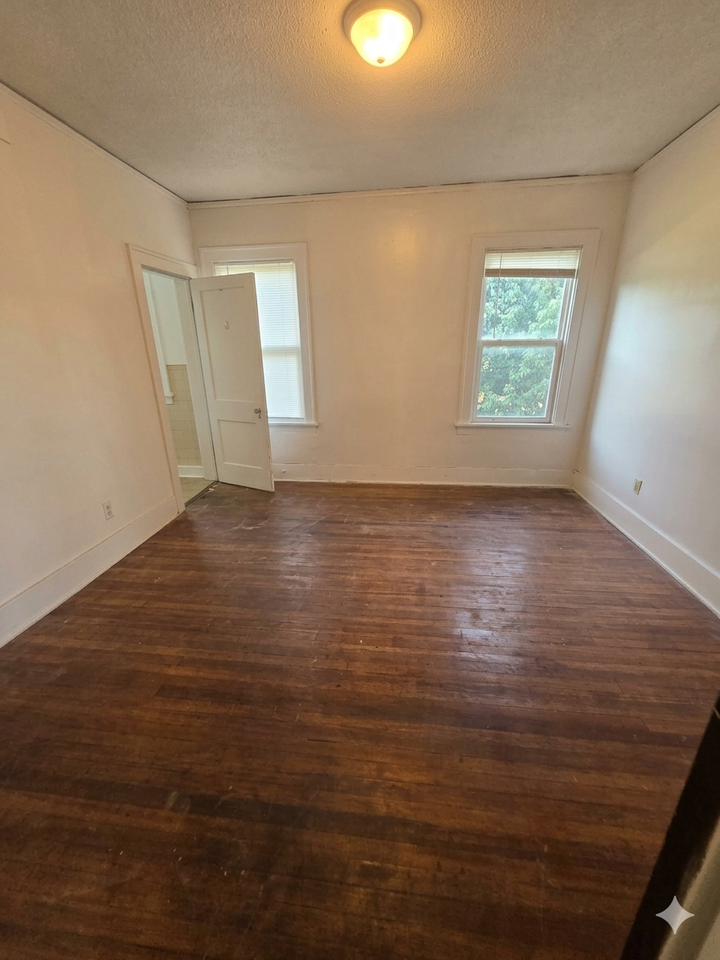 316 N Broad St #4 - Photo 4 of 8