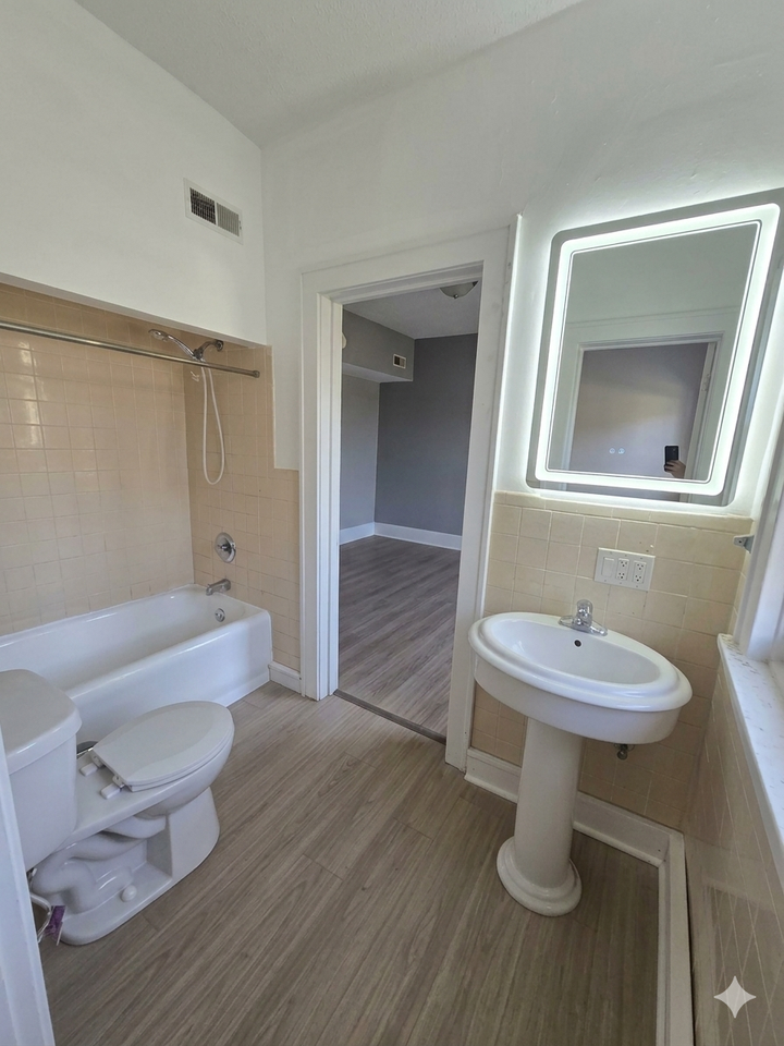 316 N Broad St #4 - Photo 5 of 8