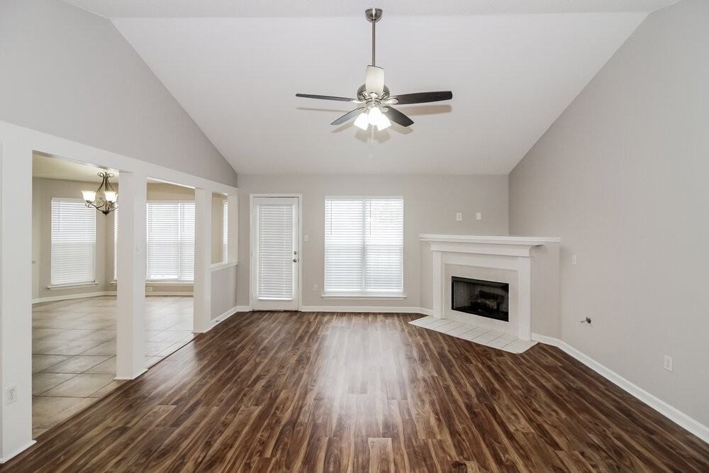 8052 Mary Payton Dr - Photo 5 of 17