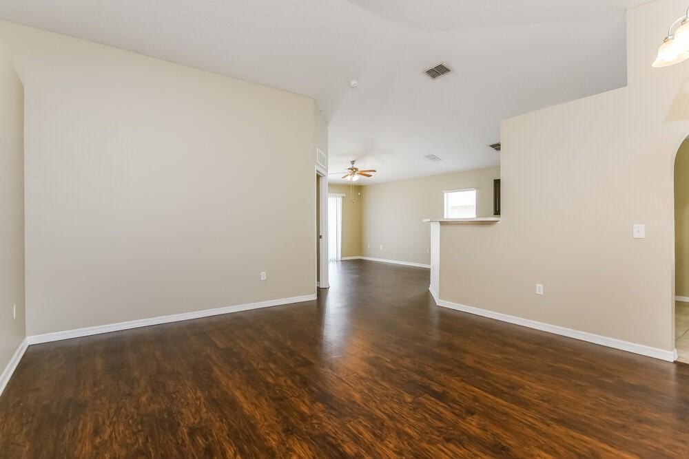 448 Hammerstone Ave - Photo 4 of 16