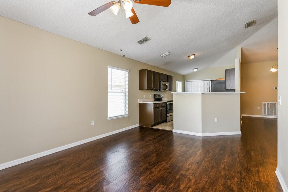 448 Hammerstone Ave - Photo 6 of 16