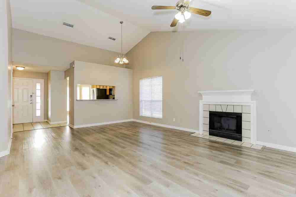 7024 Wooddale Dr - Photo 3 of 16