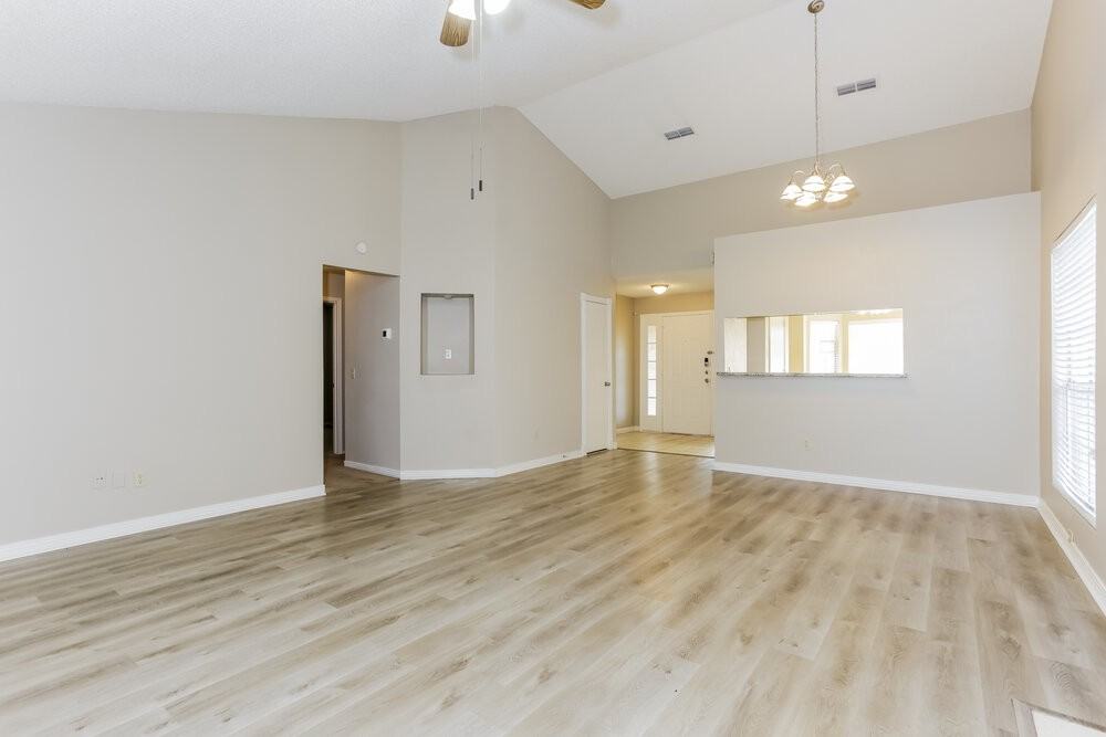 7024 Wooddale Dr - Photo 4 of 16
