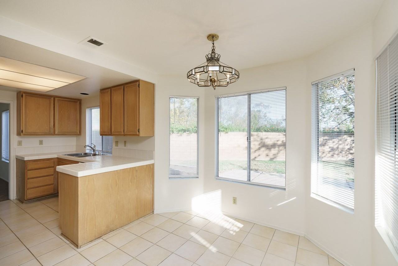 2174 Shadetree Ln - Photo 4 of 31
