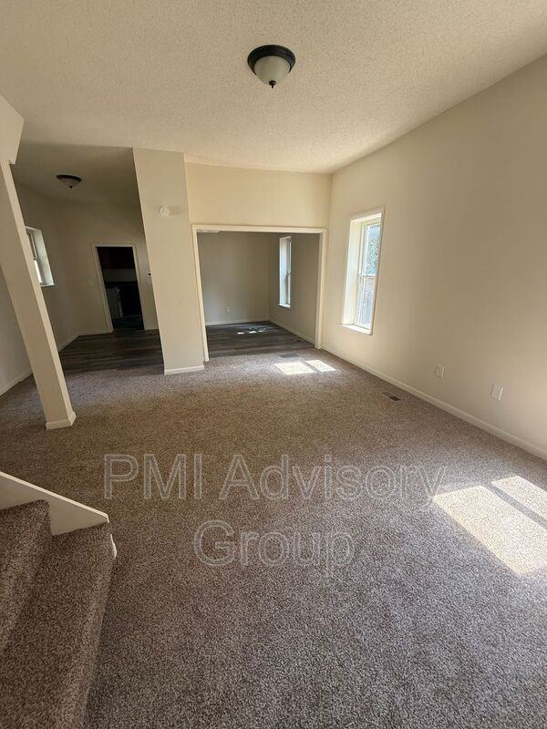 420 Sw Clay St - Photo 2 of 7
