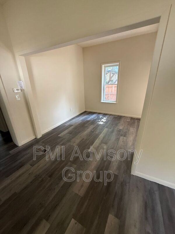 420 Sw Clay St - Photo 3 of 7