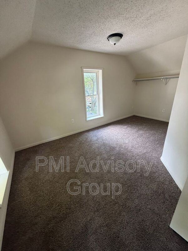 420 Sw Clay St - Photo 5 of 7