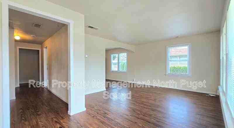 1083 Alder Ave - Photo 2 of 23