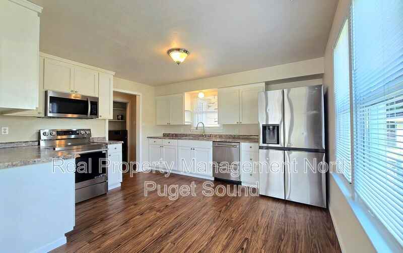 1083 Alder Ave - Photo 5 of 23