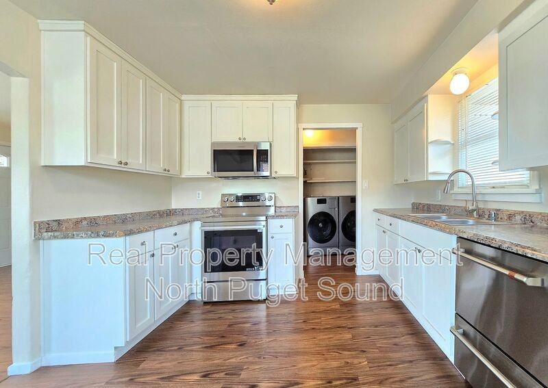 1083 Alder Ave - Photo 6 of 23