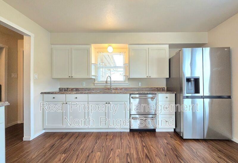 1083 Alder Ave - Photo 7 of 23