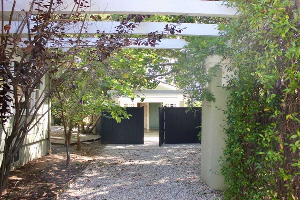 1810 Taft Ave - Photo 3 of 21