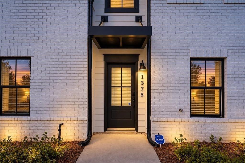 1375 Walking Way Se - Photo 2 of 47