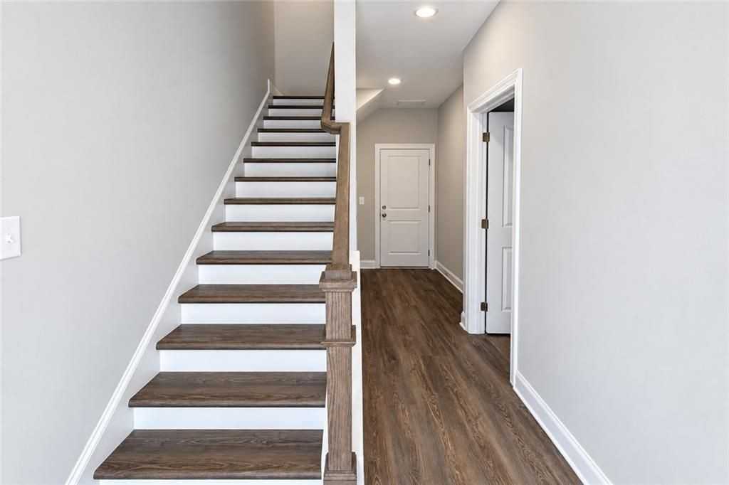 1375 Walking Way Se - Photo 3 of 47