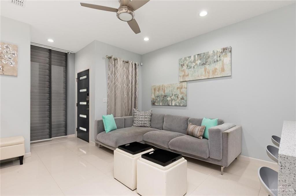 513 San Antonio Ave ##4 - Photo 5 of 9