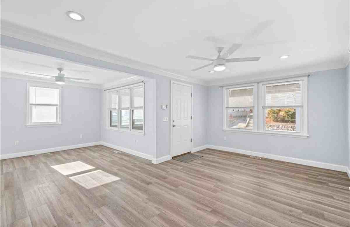 37 Tyndall Ave - Photo 3 of 9