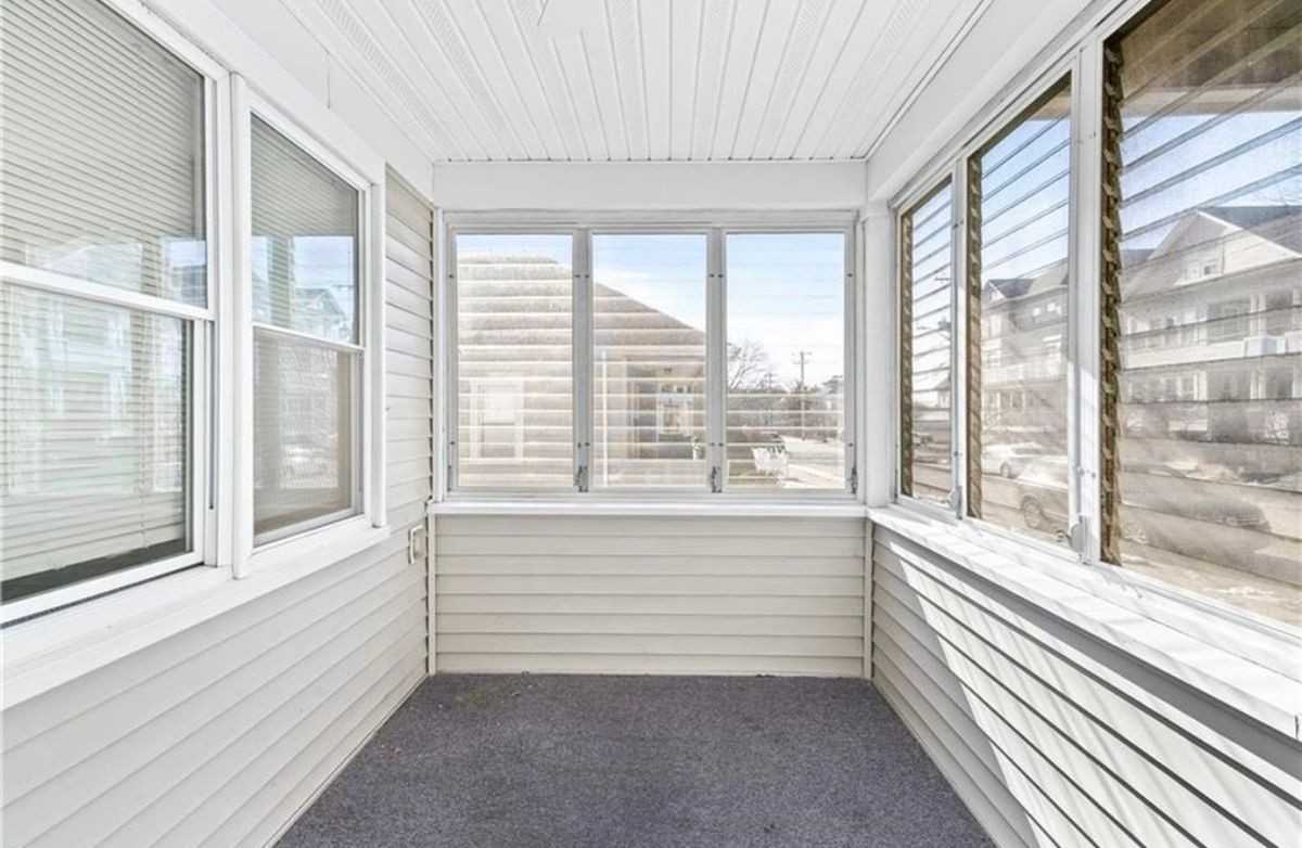 37 Tyndall Ave - Photo 5 of 9