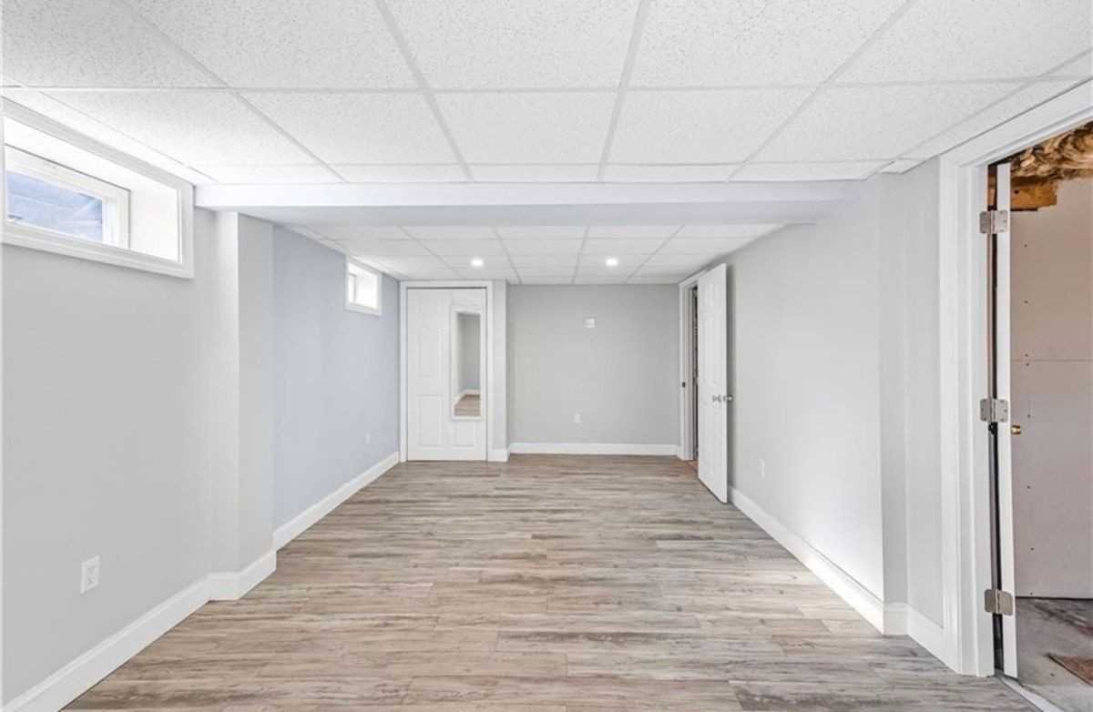 37 Tyndall Ave - Photo 6 of 9