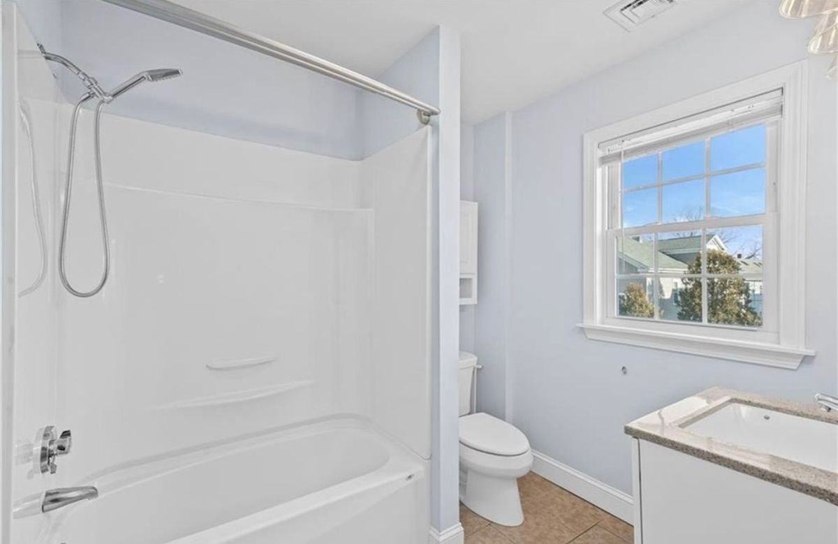 37 Tyndall Ave - Photo 7 of 9