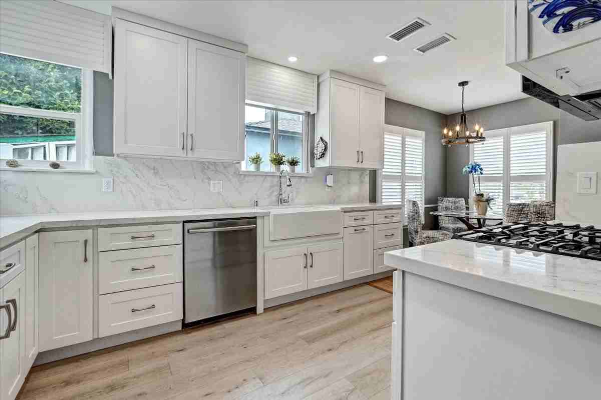 17415 Victory Blvd - Photo 4 of 27