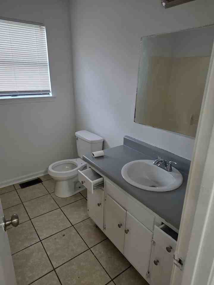 504 Debbie Dr - Photo 6 of 20
