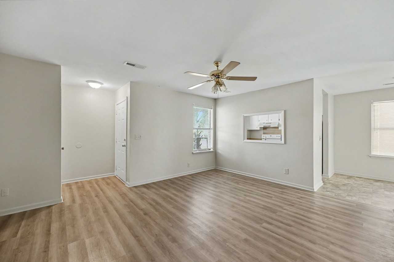 5225 Marseilles Dr - Photo 4 of 20