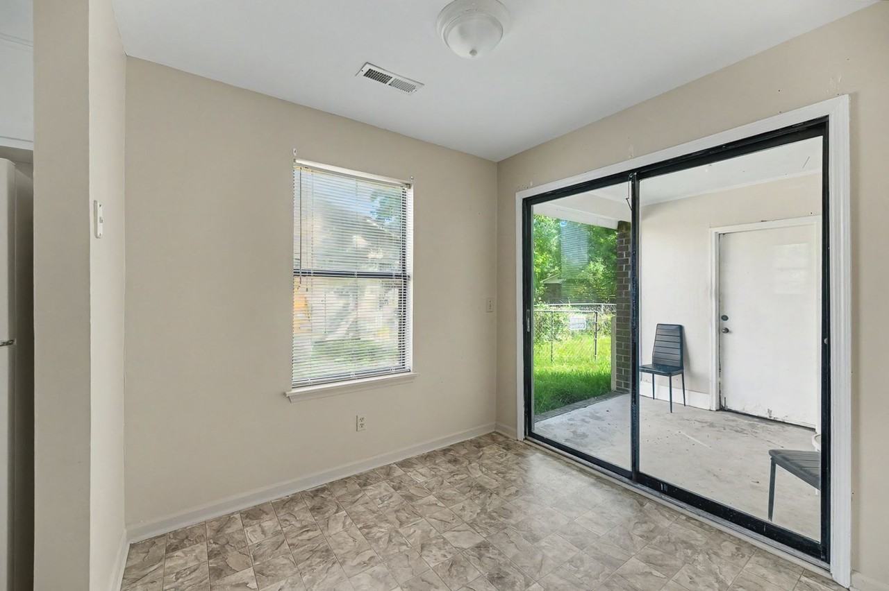 5225 Marseilles Dr - Photo 6 of 20