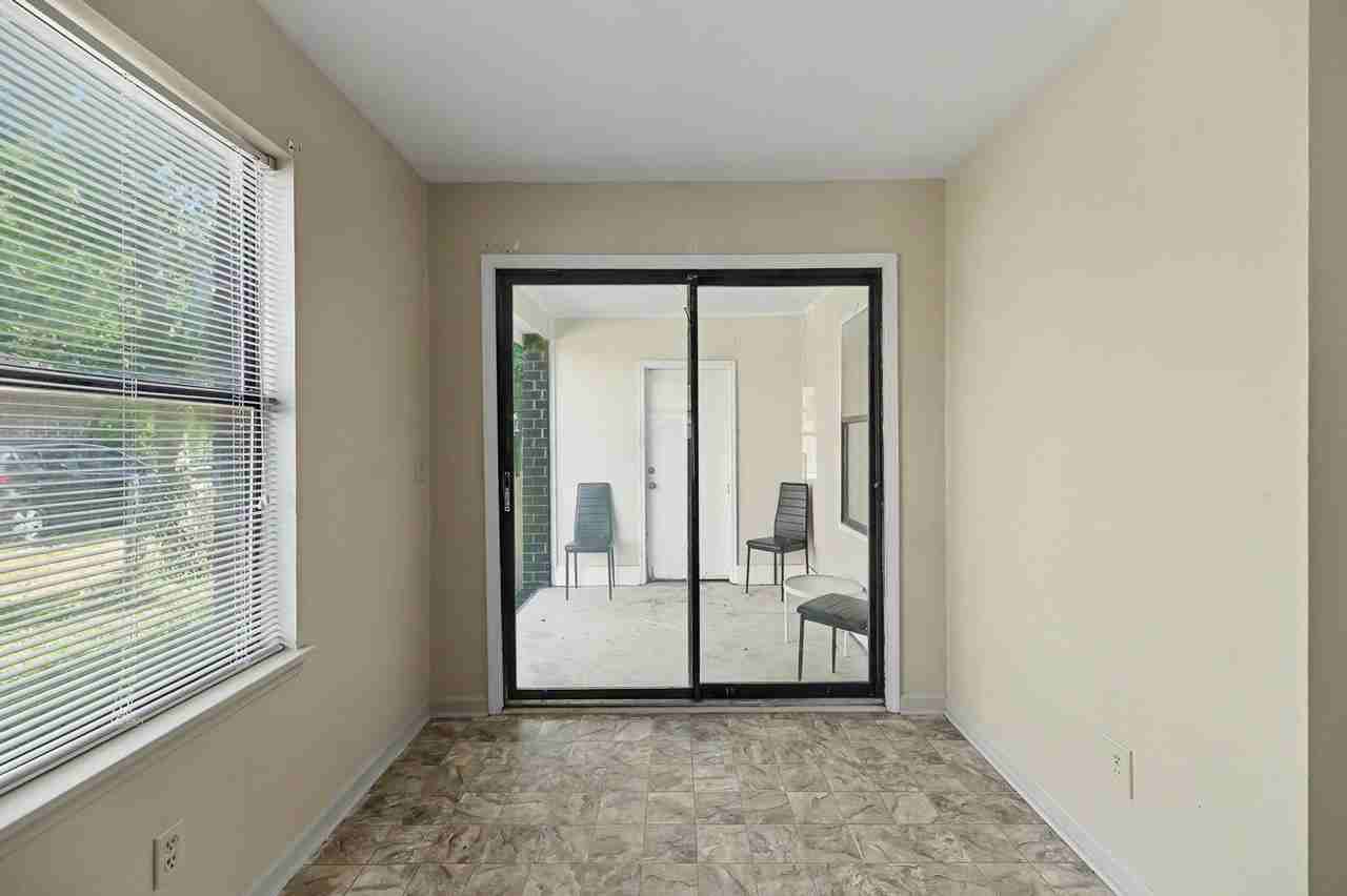 5225 Marseilles Dr - Photo 7 of 20