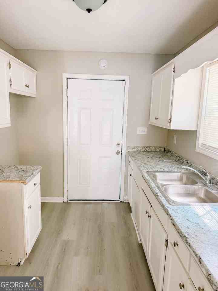 2966 Blount St - Photo 3 of 5