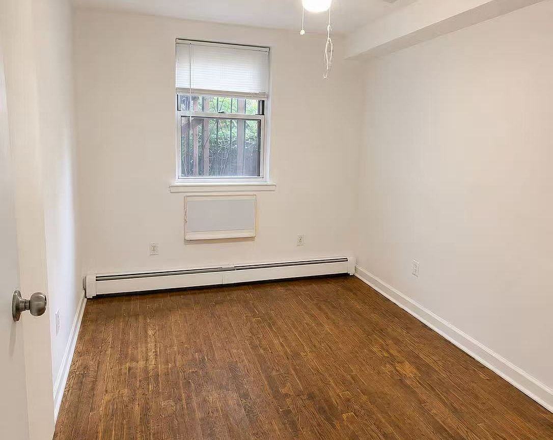 1392 Bristow St - Photo 4 of 4