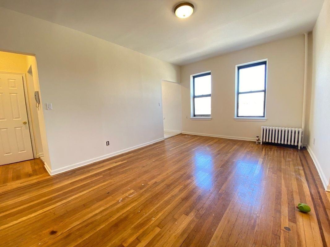 2235 Cruger Ave - Photo 2 of 10