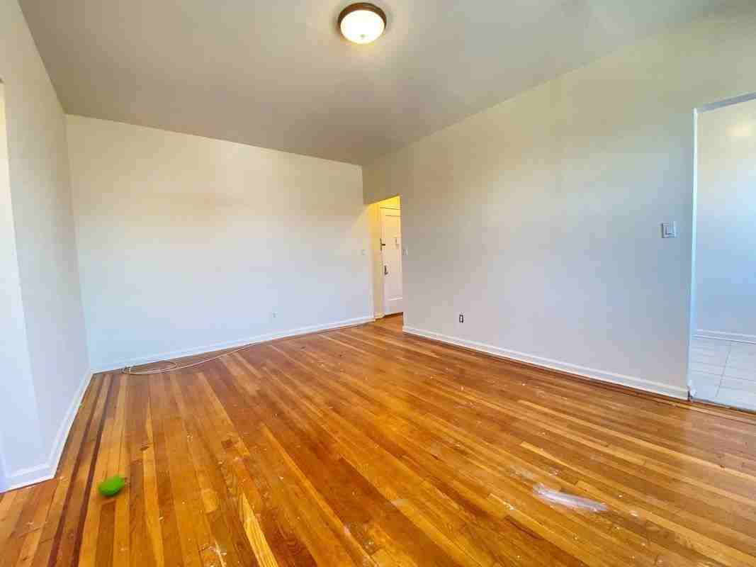 2235 Cruger Ave - Photo 3 of 10